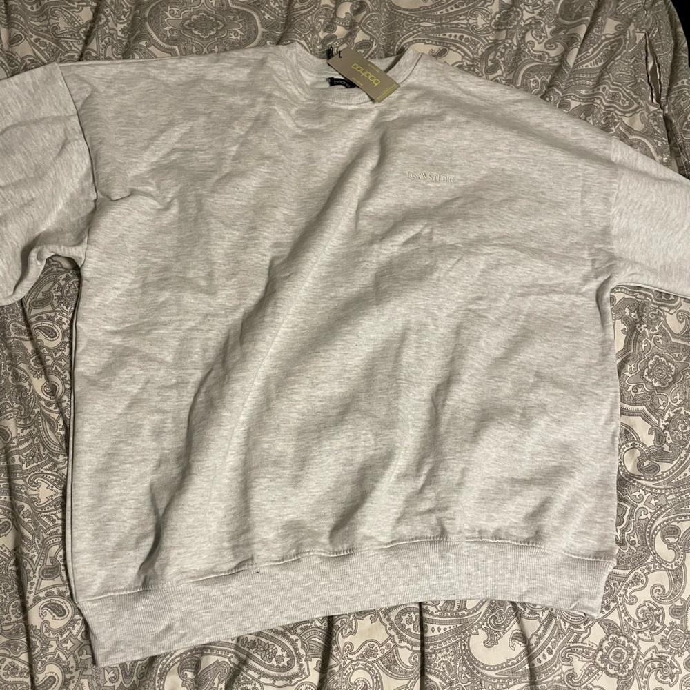 Boohoo new grey crew neck